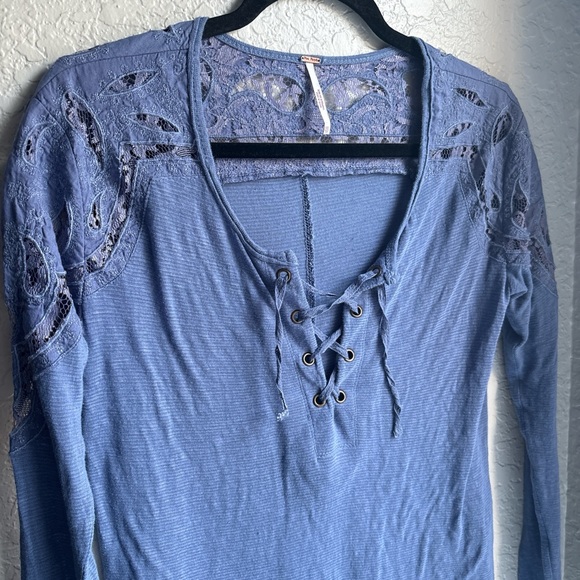 Free People Blue Soft Boho Distressed Henley Long Sleeve Pullover Lace Shirt XS - Picture 2 of 10